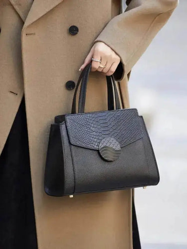 Elegant Zooler 2025 Handmade Genuine Leather Shoulder Bag for Women, perfect for stylish businesswomen on the go.